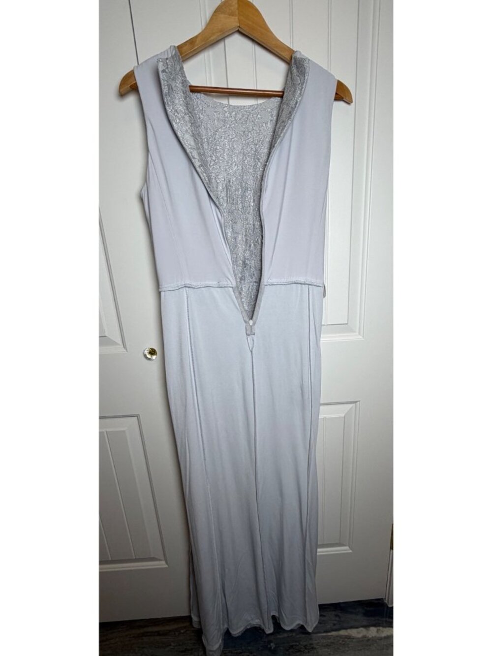 Lauren Ralph Lauren Silver Lace Sleeveless Gown with Ruffle Hem, Formal, SZ 14 - Picture 8 of 9